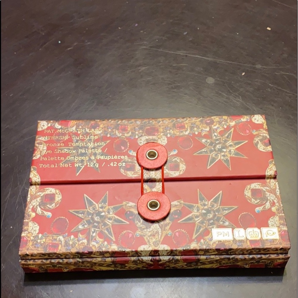 Pat McGrath eye shadow palette